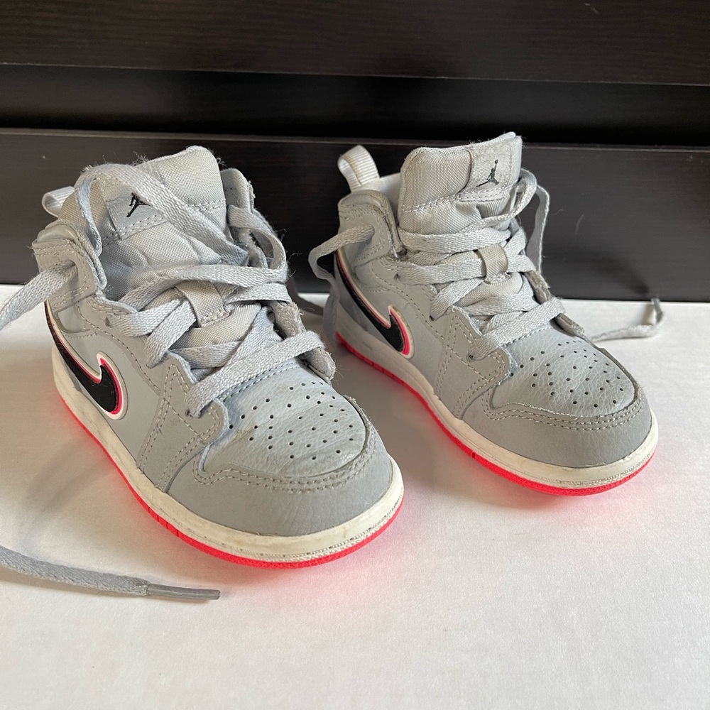 Nike Jordan 1 Mid Toddler Sneaker